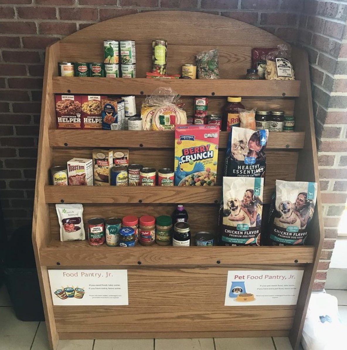 rlaplibrary's tweet photo. Have food or need food? Visit the @rlaplibrary Food Pantry Jr.!
In order to ensure that no one goes hungry, neighbors can exchange non-perishable foods, pet food, & other items. You can directly contribute to the display or just take what you need. π₯«π
#RLAPL #LittleFreePantry https://t.co/ubFgjAPNgY