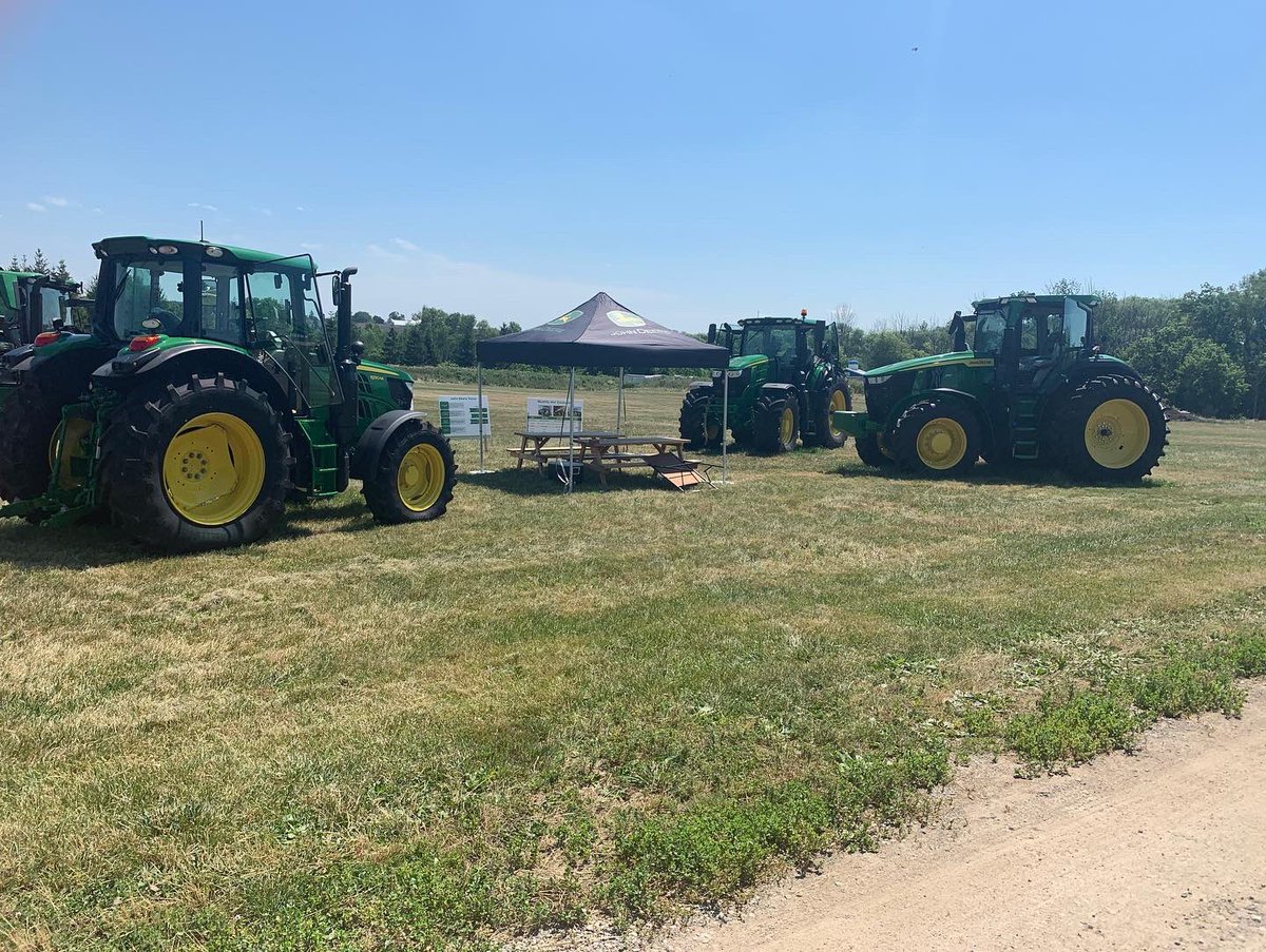 Logan_Stephens5's tweet photo. Great day for some hands on education here in Woodstock! @GDEquipment @GDEPrecisionAg @JohnDeere https://t.co/AguiiBePIF