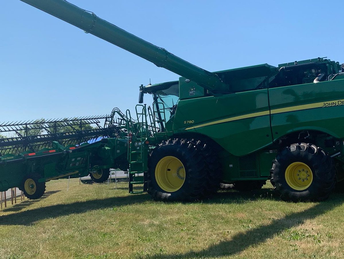 Logan_Stephens5's tweet photo. Great day for some hands on education here in Woodstock! @GDEquipment @GDEPrecisionAg @JohnDeere https://t.co/AguiiBePIF