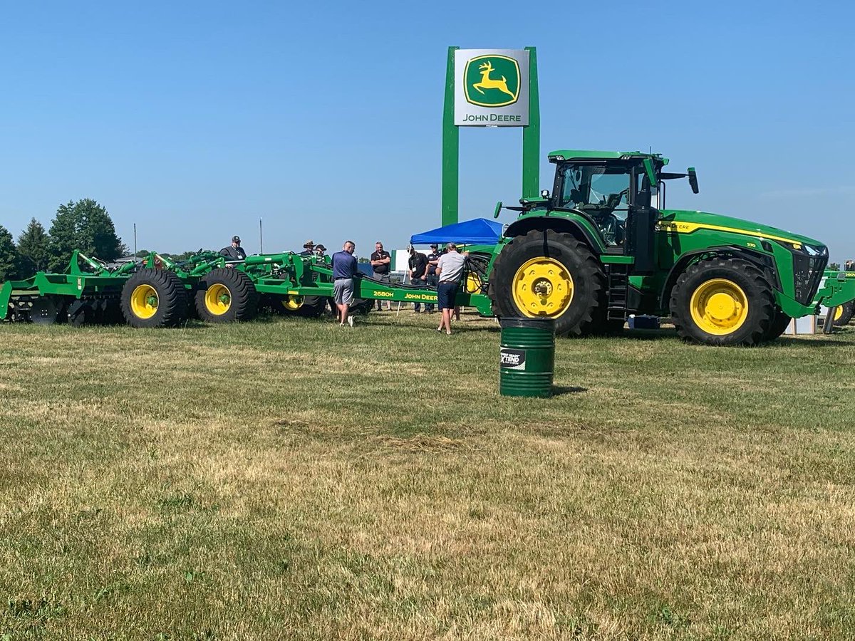 Logan_Stephens5's tweet photo. Great day for some hands on education here in Woodstock! @GDEquipment @GDEPrecisionAg @JohnDeere https://t.co/AguiiBePIF