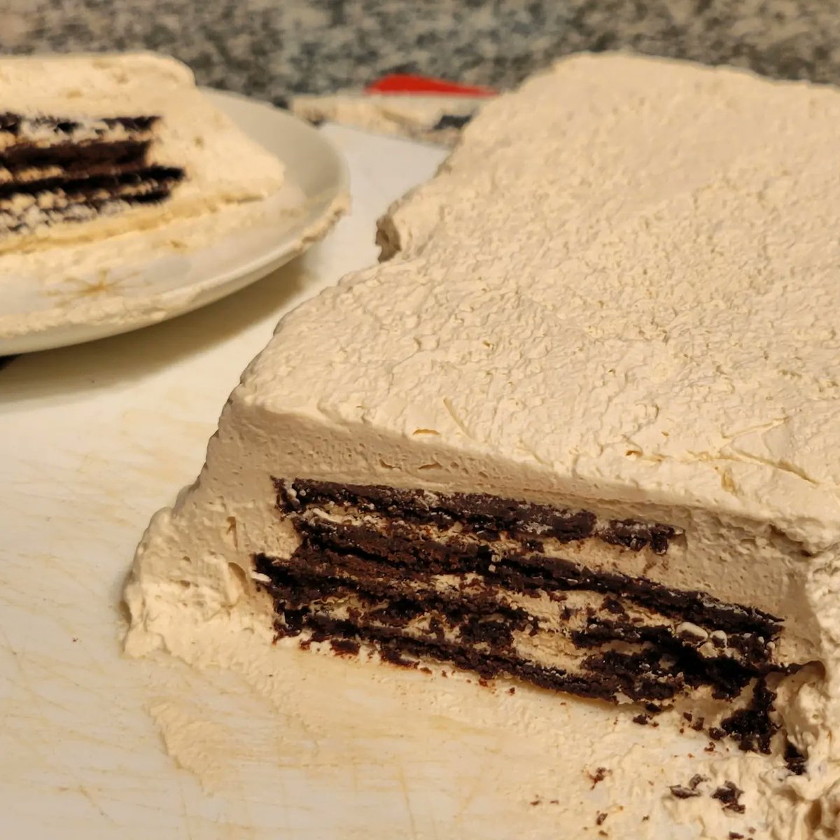 BbBroomfield's tweet photo. Our latest #BakeOfTheWeek is best shared with loved ones on a long summer day 💕
This Iced Coffee Icebox Cake is a cool drink of coffee on a hot day! It's a no-bake cake with layers of dark chocolate cookies sandwiching (and surrounded by) fluffy espresso-flavored whipped cream! https://t.co/sErzYm3rqT