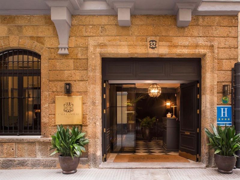 HOTELS WITH A PLUS tweet media