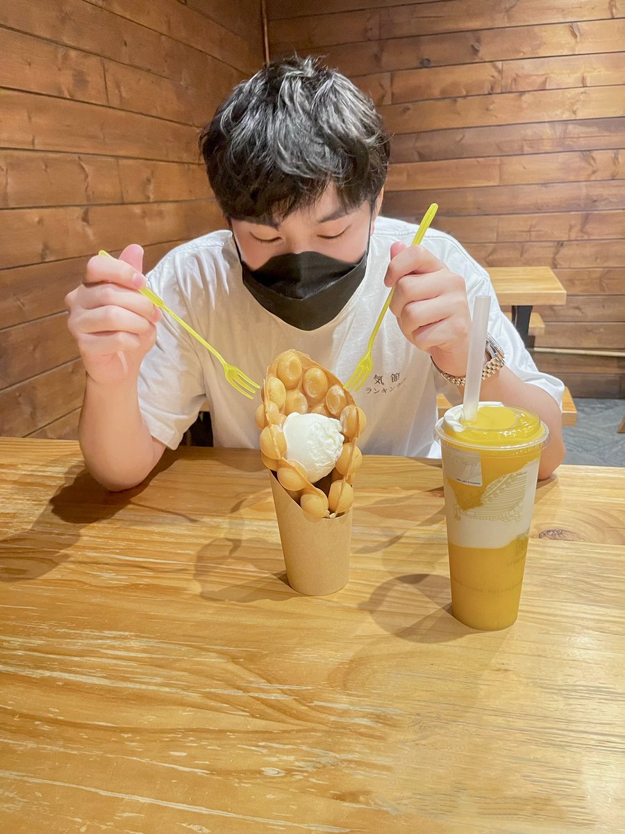 Hank ✳️ tweet media