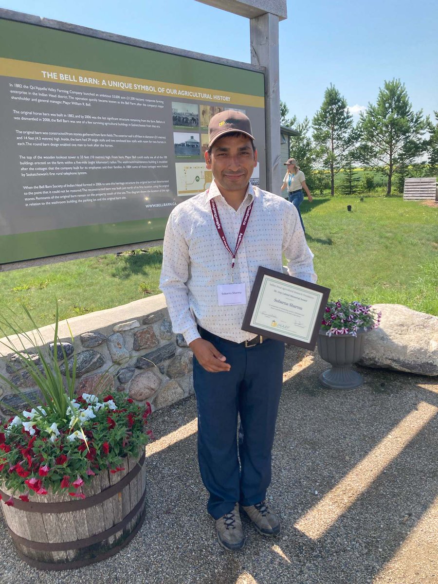 suba_agri's tweet photo. It is an honor to receive Dr. Guy Lafond Memorial Award at the @IHARF_SK Field Day from Cam Gibson, IHARF's president. Thanks to the producer groups that supported my PhD research @SKAgriculture @SaskWheat @AlbertaWheat @mb_cropalliance @westerngrains @AAFC_Canada @usaskplsc https://t.co/Pn2jyhHf5D