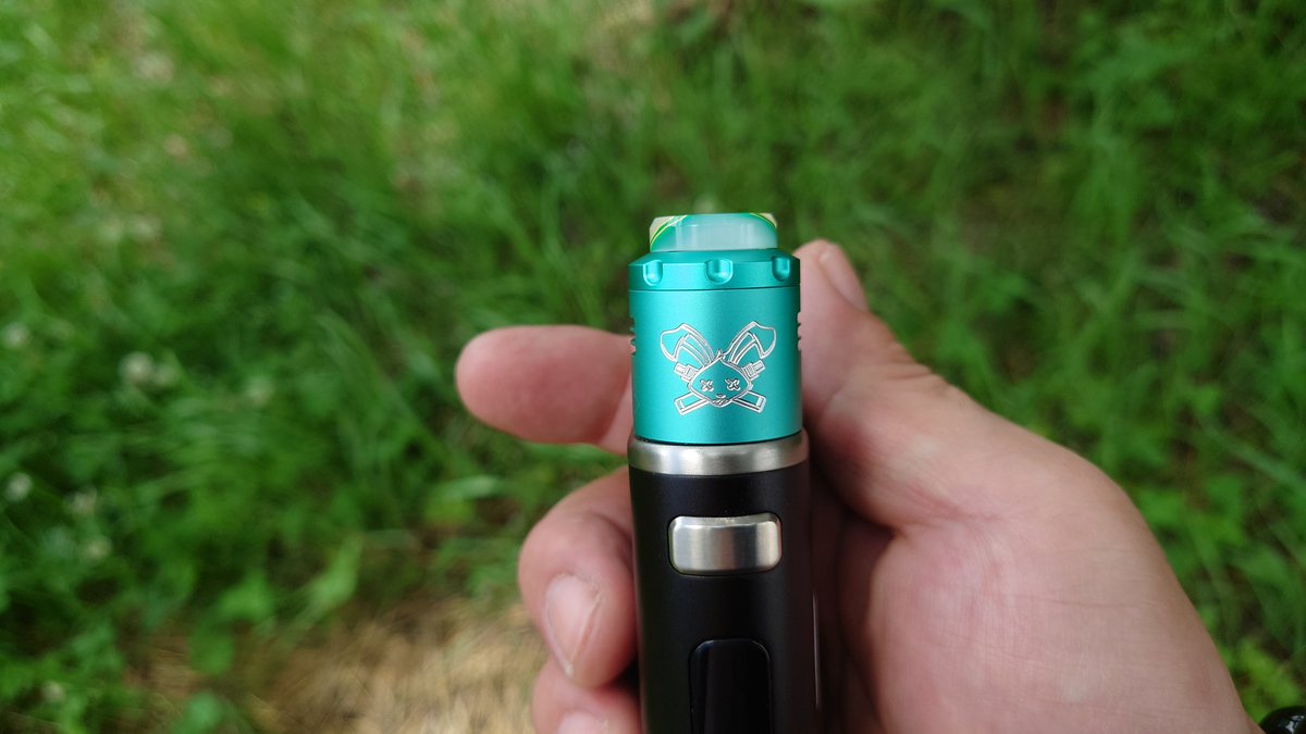 CebrjowHwScHCkj's tweet image. 皆さん、おはよっチェ😆👍今日も宜しくご安全に🙇💦#pico21700 + #Deadrabbit V3 RDA😋💦 #VAPE #vape好きな人と繋がりたい #VAPE好きと繋がりたい #VAPE初心者 #Hellvape #DeadRabbit3 #DeadRabbit3RDA