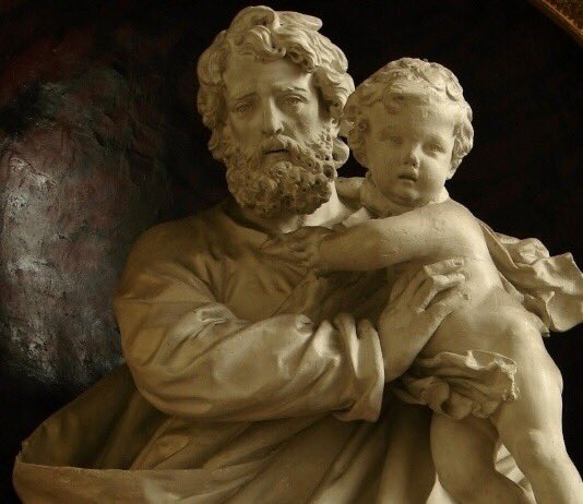 Luciano39420470's tweet image. Nel grande sonno spirituale che ricopre  l' aria infestata dai molti vizi e peccati,gridiamo il Santo Nome di Giuseppe,Padre Putativo di Gesu! Lui ci prende  per mano insieme alla Sua Sposa Maria! Ci difendono dal velenoso potere delle tenebre. Ci portano a Gesu'! Consacriamoci!