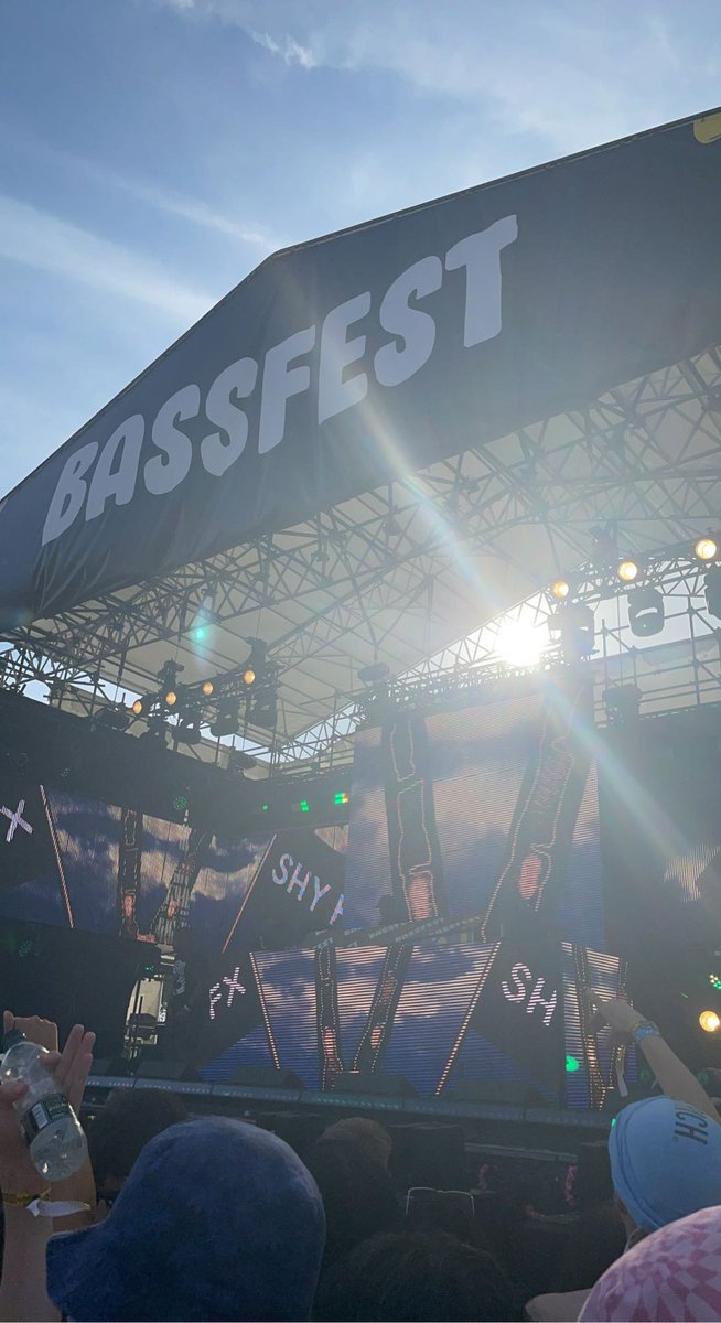 emilymaykaney's tweet photo. bassfest bassfest bassfest <3 https://t.co/lVtyzMi0P9