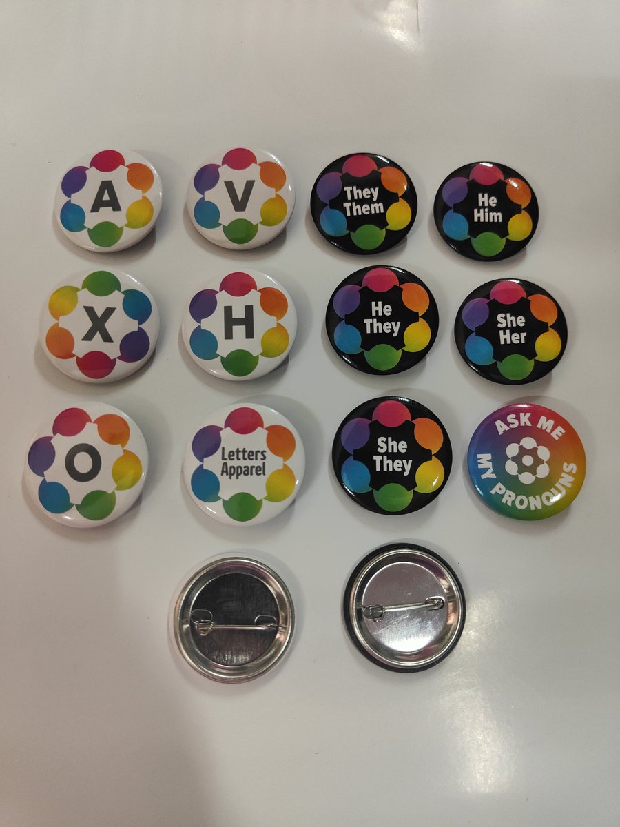 Tin badge from hengruigifts, deliver within 3 days for small qty.