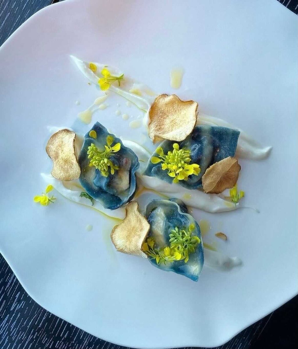 Highlighted in Architectural Digest for its chic, Ken Fulk-designed interior spaces, Boulevard offers an unforgettable meal in an impossibly stylish setting, set just moments from 181 Fremont on the Embarcadero waterfront.  

📸 : <a href="/blvdsf/">Boulevard Restaurant</a>