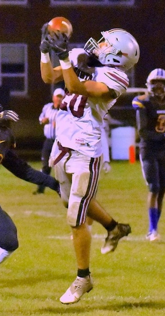 NCSA_Football's tweet photo. 🚨Andrew Burwell @AndrewBurwell20 
🎓2023
🏈S/WR
🚹5'11" 175lbs
💪235lbs bench ▪️ 350lbs squat
📍Illinois Valley Central High School, IL
📚3.76 GPA
📋NCSA Coach: @coach_wwright 
🎦Film &amp; Transcript: https://t.co/wSi4tlMcAa https://t.co/CiKqh2sSPb
