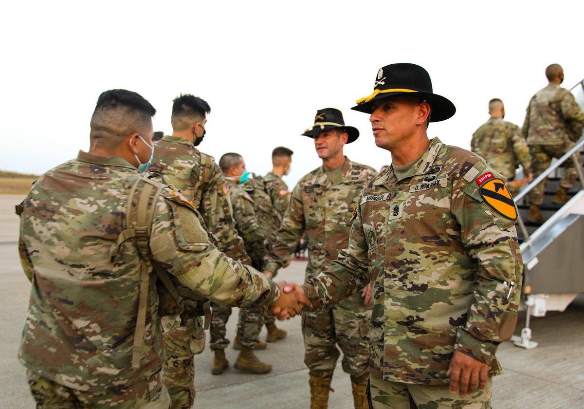1stCavalryDiv's tweet image. Recently, Maj. Gen. John B. Richardson and Command Sgt. Maj. Shade S. Munday farewelled about 100 Troopers assigned to #GREYWOLF as they departed from Fort Hood to begin their rotation in Europe in support of #OperationAtlanticResolve. 
(U.S. Army Photos by Sgt. Brayton Daniel)
