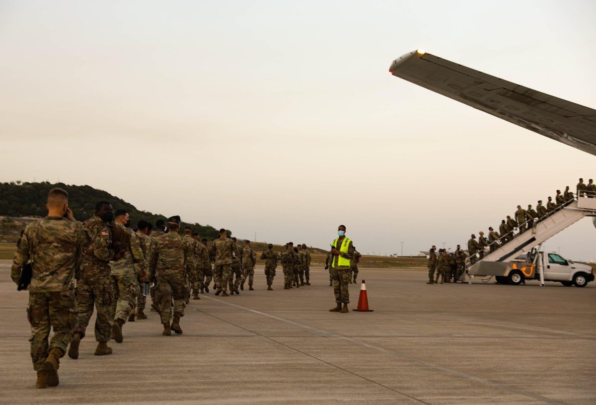 1stCavalryDiv's tweet image. Recently, Maj. Gen. John B. Richardson and Command Sgt. Maj. Shade S. Munday farewelled about 100 Troopers assigned to #GREYWOLF as they departed from Fort Hood to begin their rotation in Europe in support of #OperationAtlanticResolve. 
(U.S. Army Photos by Sgt. Brayton Daniel)