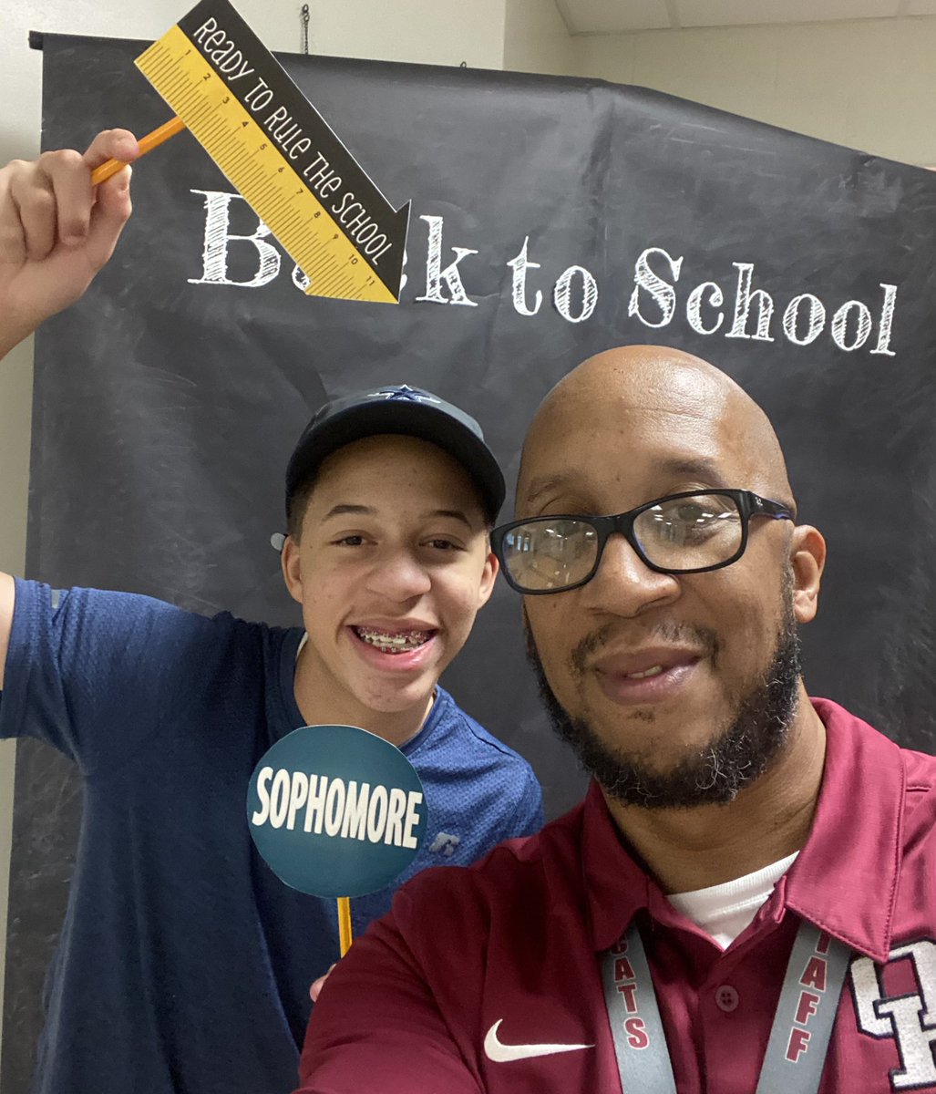 DrHawk731's tweet image. Thanks to @CMilloway and A. Blake for this Back to School selfie station. I hope teachers and students will take/post pics on social media. Don’t forget to tag @libraryORHS!! Happy to have @AidenHawkins25 with me at @ORHS_Wildcats with me this year!! #RWR 🐾