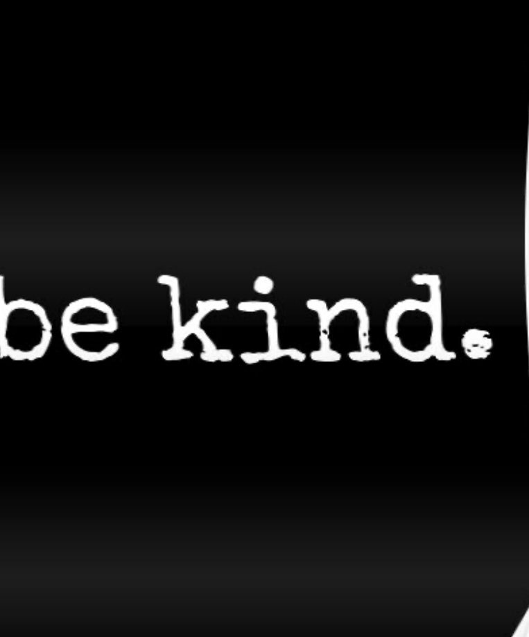 Suele costar poco llevar algo de alegria  a tu entorno laboral .Solo se requiere algo de buena voluntad , un esfuerzo pequeño , unas pocas palabras de aliento y una sonrisa.
En esto se distingue a las personas y al buen liderazgo . #liderazgo