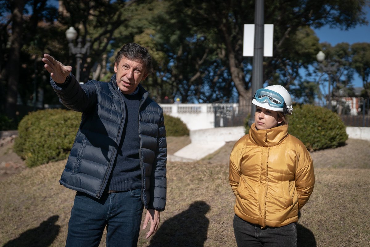 Hoy estuve visitando las obras de la Plaza Mitre. 
La reconstrucción viene muy bien; estamos avanzando con el solado principal, los desagües pluviales internos y el encofrado de las raíces de los árboles.
¡Muy pronto todos vamos a poder disfrutar de nuestra nueva #PlazaMitre!
