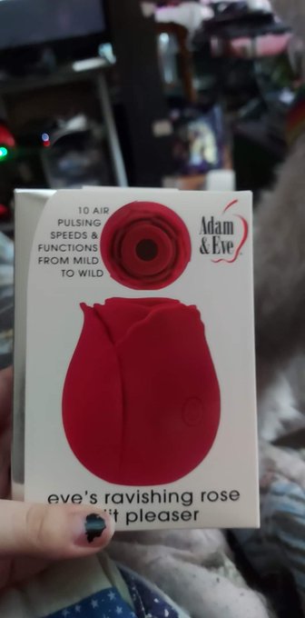 Who's cumming over to my Onlyfans to see me use my new toy? 👀 https://t.co/gt2ZzJuECm