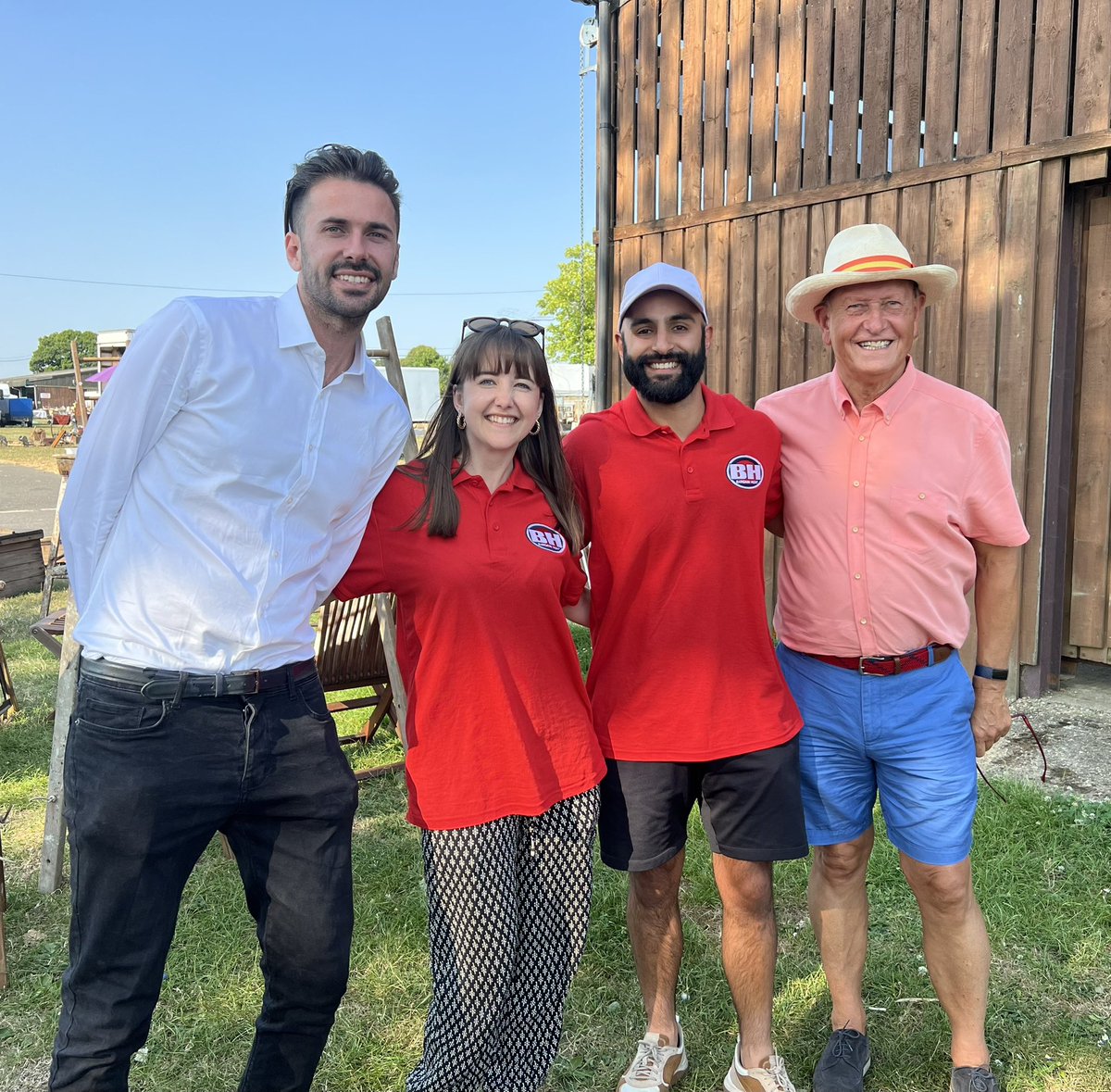 ashunjun's tweet image. Excited to show you what we got up to on the hottest day EVER… See us on @BBCBargainHunt soon! 📺👀