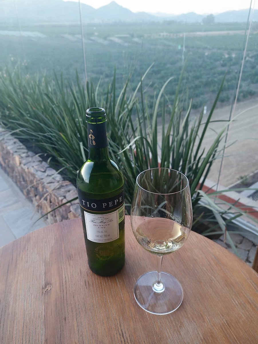 DiplomadoVinos's tweet photo. Cuarta sesión de los vinos de España, en esta ocasión viajamos al sur de España con la región de Andalucía y los vinos de Jerez. Una muy interesante sesión de esta región expuesta por el Sommelier @vinoyvinobien . Muchas gracias por compartir los conocimientos. 

#diplomadovinos https://t.co/33uEvHvWYq