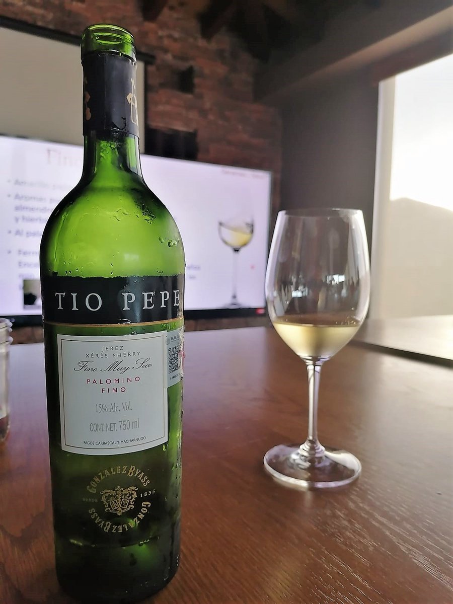 DiplomadoVinos's tweet photo. Cuarta sesión de los vinos de España, en esta ocasión viajamos al sur de España con la región de Andalucía y los vinos de Jerez. Una muy interesante sesión de esta región expuesta por el Sommelier @vinoyvinobien . Muchas gracias por compartir los conocimientos. 

#diplomadovinos https://t.co/33uEvHvWYq