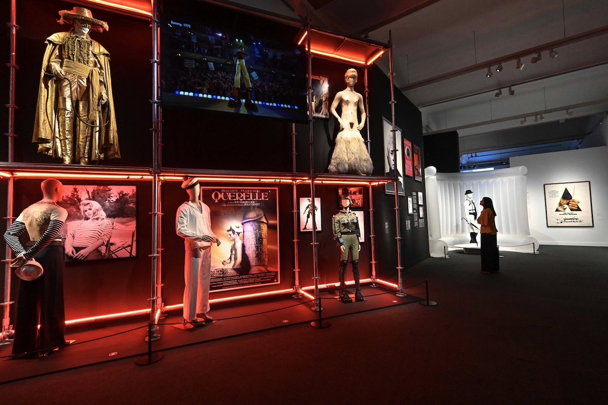 ▪️“Cine y moda”por <a href="/JPGaultier/">Jean Paul Gaultier</a> propone un viaje ecléctico que entrelaza cine y moda con grandes creadores y artistas.

Descubre más en👉 bcnfashion.es/2022/07/jean-p…

<a href="/CaixaForum/">CaixaForum</a> <a href="/CaixaForum_CAT/">CaixaForum</a>