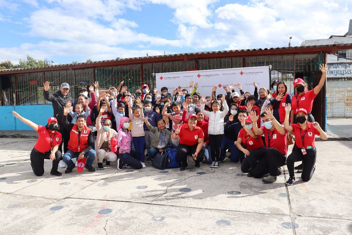 Inicia el #CAVASOJvacacional2022 #Niños.🥳

Los campistas conocerán sobre: autoprotección ante amenazas, taller básico de primeros auxilios, caminatas ecológicas, ginkanas y juegos de campo, además de nuestros principios como #CruzRoja en beneficio de quienes más lo necesitan.