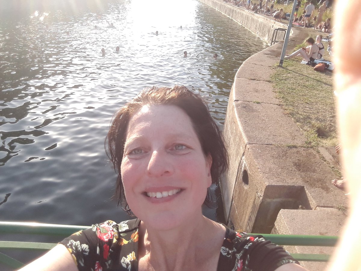 fgeerdink's tweet photo. jumped into the canal. i'm very smelly now, but refreshed. #utrecht #plomp https://t.co/l6eodSZcbJ