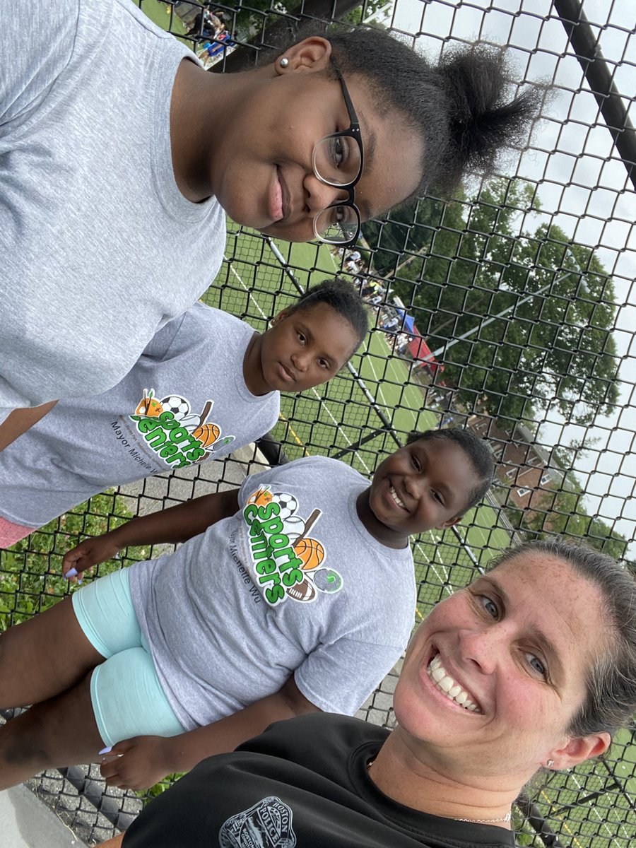 BCEengagement's tweet photo. #BPDfielddays #BPDicecapades🍦 #copsthatcare supporting #ouryouth through #engagementeveryday,🍕from Pats, cooling down w/ #operationhoodsiecup #CWBU #SPU #BCE #B3 #ittakesavillage @BostonParksDept @bostonpolice Thanks to our #policepartnerships @boston_pal @BostonPatrolmen💙 https://t.co/TCWS2euERT
