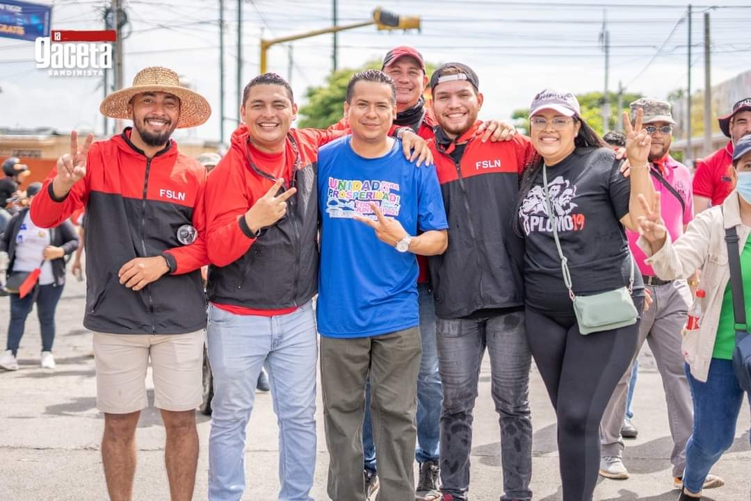 Hermanos 🔴⚫️🇳🇮🫂👊🏻🌻
Unidad y Fraternidad
#4319FuerzaDeVictorias
#4319SiempreLibres 
#4319SandinoVive
#PLOMO19 😏