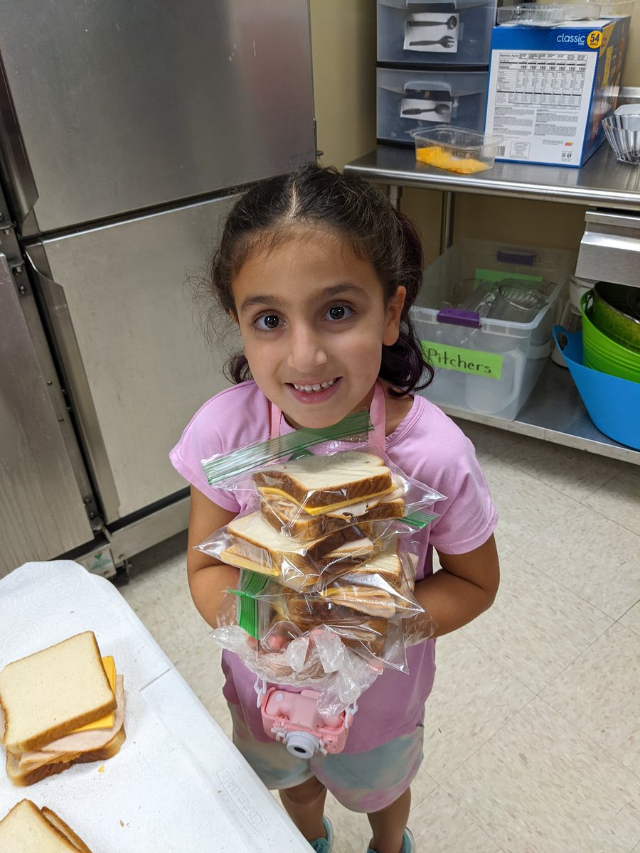 LazarusCohen's tweet photo. Georgie is Making Sandwiches for the hungry with The Sandwich Project . @DolvinES #Dolvincredible https://t.co/ONeBKz1BMC