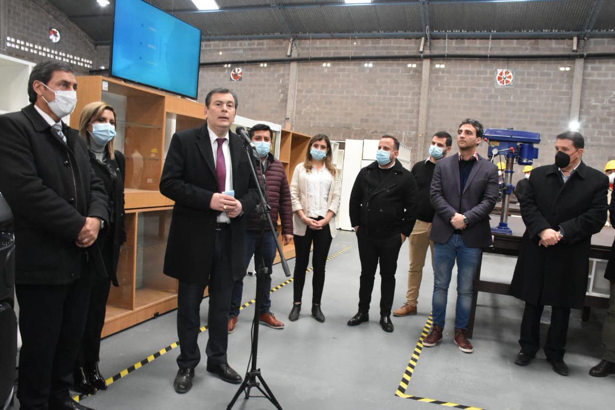 frentecivicosde's tweet photo. #InversiónPrivada | El gobernador Gerardo Zamora participó de la inauguración de la fábrica de la firma #Alher Espacios Funcionales, del barrio Mariano Moreno de la Capital.
✅ La fábrica genera 15 puestos de trabajo y se especializa en la elaboración y venta de muebles de diseño https://t.co/7Ogm6dzdAM