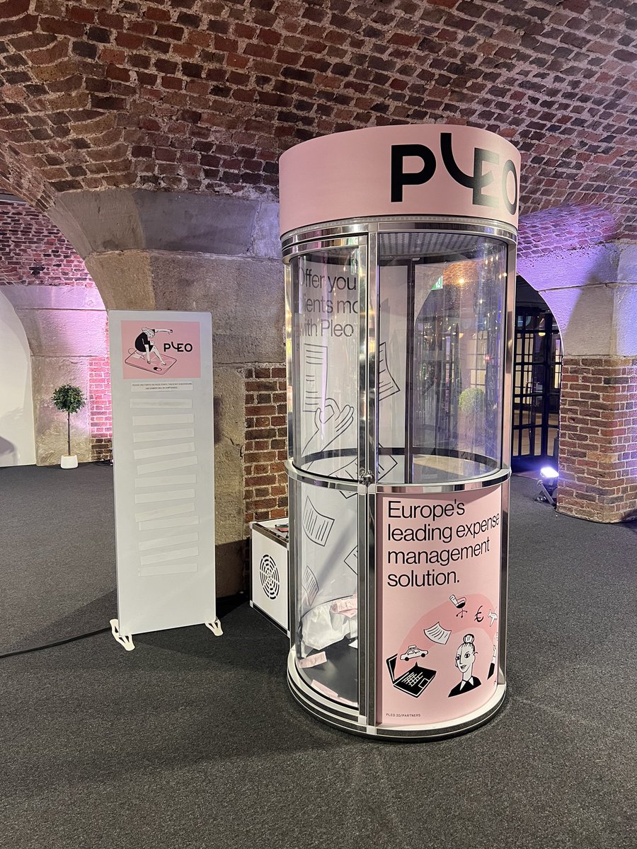 xtremevortex's tweet photo. Fully branded Cash Grabber account set up at @tobaccodock in London ready for #XeroCon 

#cashgrabber #grabagrand #brandedgames #customgames #gameshire #expogames #exhibitiongames #tradestandgames https://t.co/4lsJZzxNwf