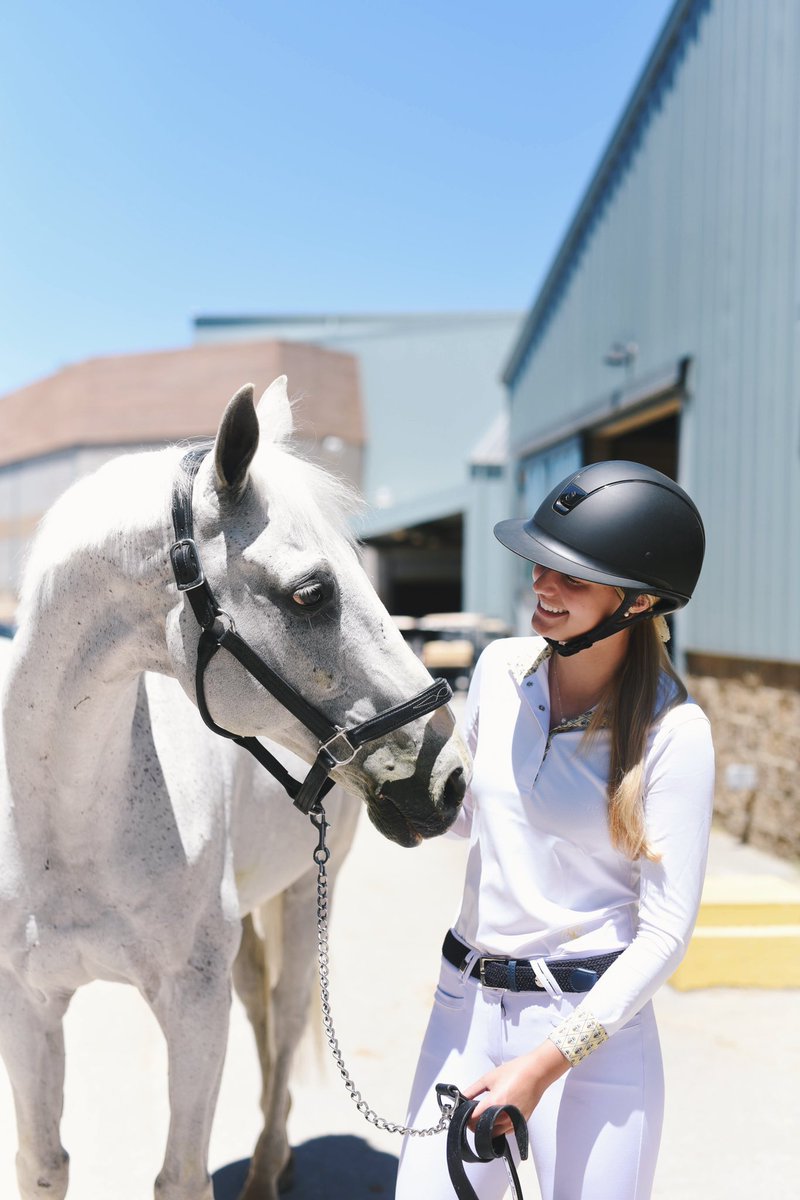 Navy leather + crisp Sunday whites = fresh fresh fresh. ✨ Kennedi wears the limited edition Navy Leather Derby Belt in Placid.

When you buy any 2 new summer Derby Belts, take 50% off your 3rd with code: DerbyOn

shophuntclub.com/collections/de…