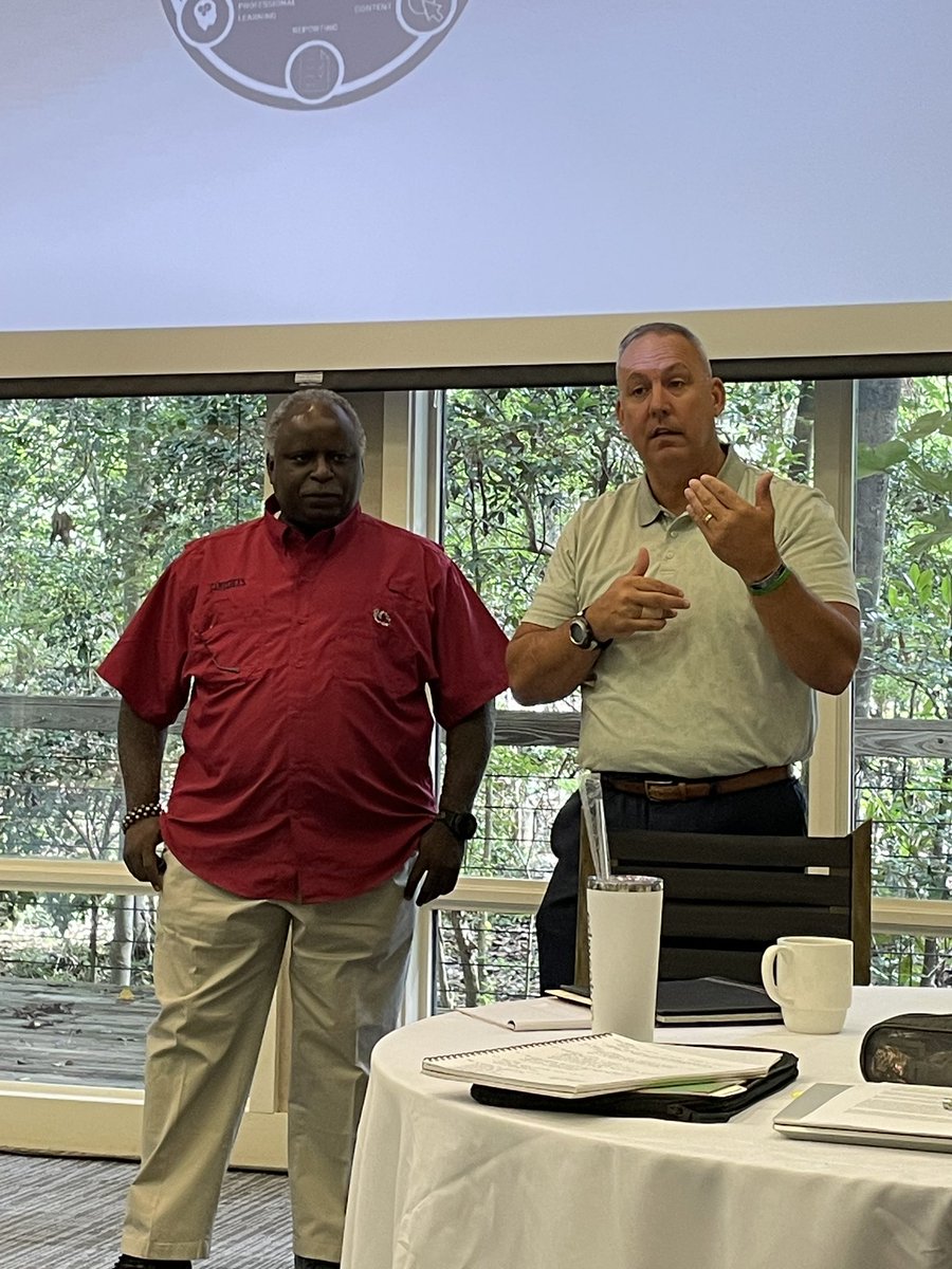 jrjackson2081's tweet photo. @Dr_ShaneRobbins and Dr. Sanga leading our learning on day 2 at the #ConnectEdSC Super Summit. #SCSups @edmentum @edmentumsc https://t.co/hGT5wmkdJX
