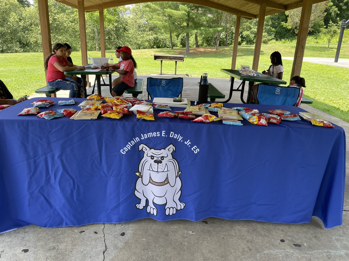 dalycsl's tweet photo. Out of school time today is an opportunity to make a card to welcome @MrCedeno_ to #dalyes & to make a Flat Stanley to go with their own Flat Stanley book! & Cheez Its 🤩! @MCPSCommunitySc @mcps https://t.co/AFWVzSaVEj