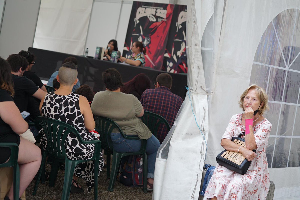 Después del vampiro, llegan a la carpa los zombies. En concreto los de El verde de los zombis, el título del que nos habló Covadonga Ballestero en el #celsius2022, lleno de muertos vivientes, sororidad y lastres