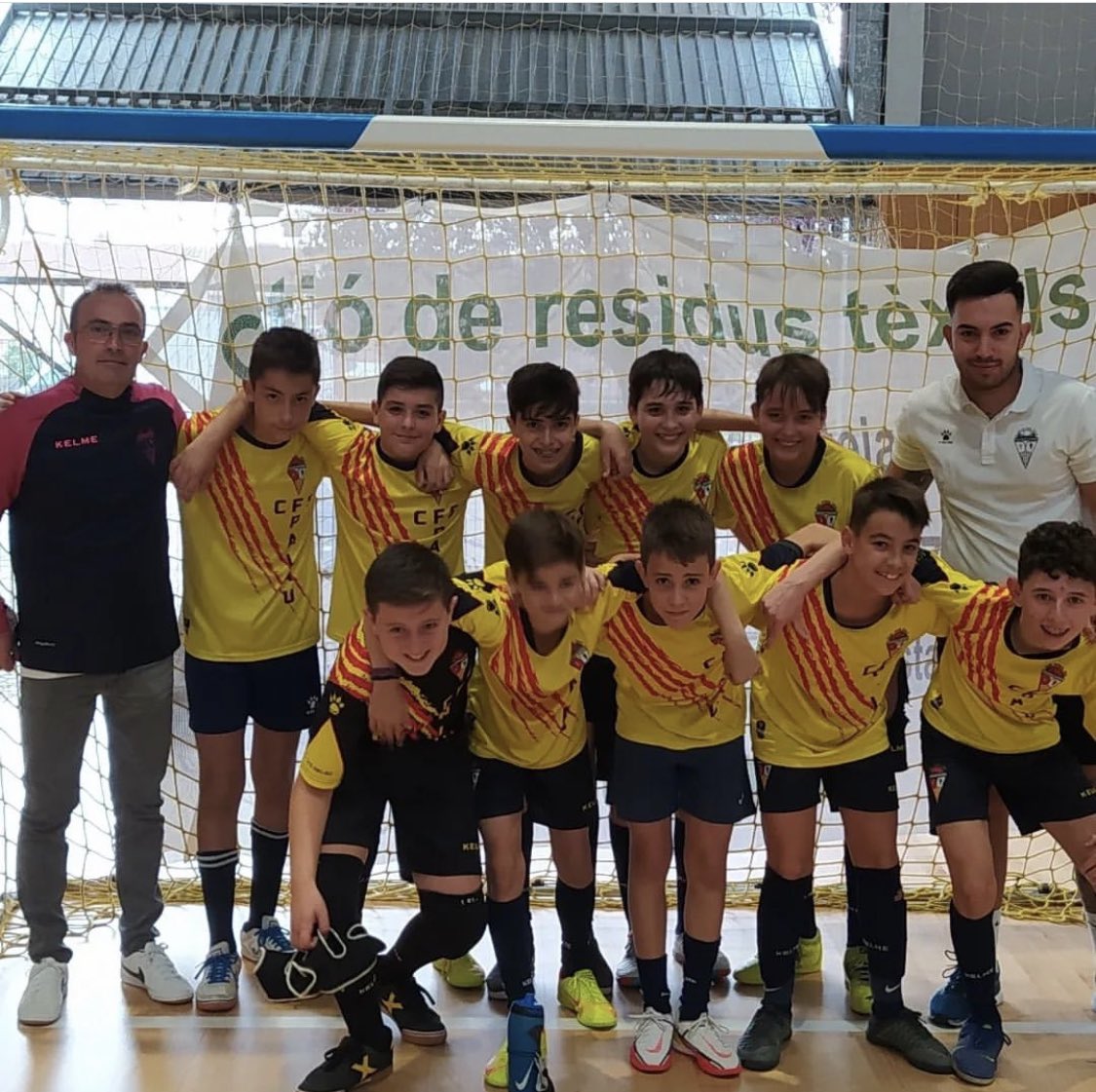 ÚLTIMA HORA🚨‼️

El nostre Infantil A assoleix el tan merescut ascens a Primera Divisió. Gràcies a l'esforç de tots, hem aconseguit el gran objetiu!💪🏻

1, 2, 3 palau💛💙