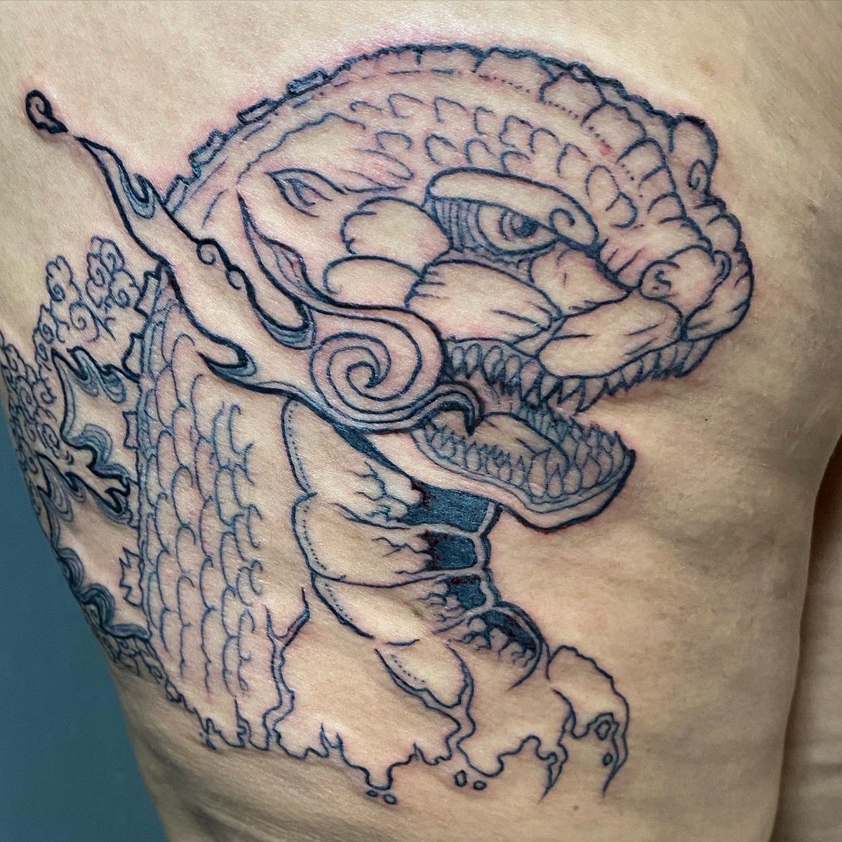vialtattoos's tweet photo. Got to do godzilllaaaaa , designed by @seaguns_art 
-
#tattooapprentice #godzilla #lineworktattoo #linework #queertattooer https://t.co/xFo0BA7cYH