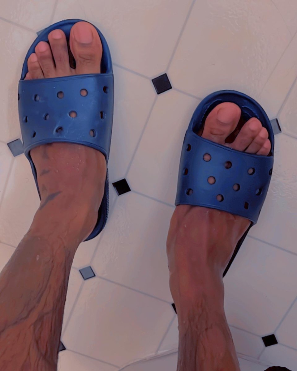 MrAquariusx1's tweet photo. LIKE If you want to kiss them… RETWEET if you want to suck them. https://t.co/gl7H9yMVwF