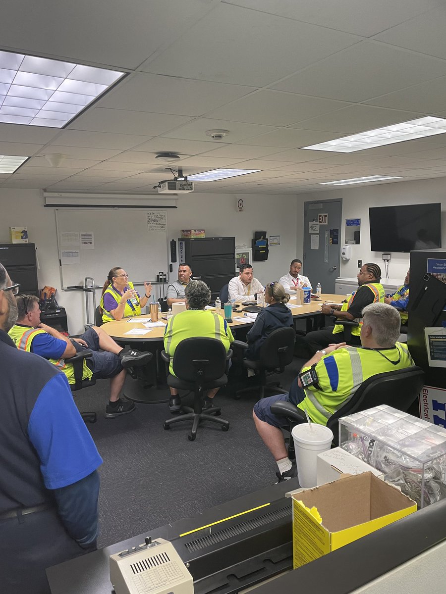Important safety partnership with our Business Partners as the IAH safety team meets monthly with all to discuss issues, risks, concerns and highlight successes. #SafetyIAHownsIt <a href="/Trozie2/">Trozie3</a> <a href="/AOSafetyUAL/">AO Safety UAL</a> <a href="/U212211/">Safety Advocates - IAH</a>