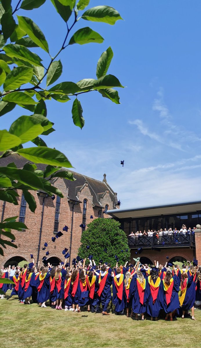 Congratulations to all those <a href="/LivHopePsych/">LHU Psychology Dept</a> students graduating today!