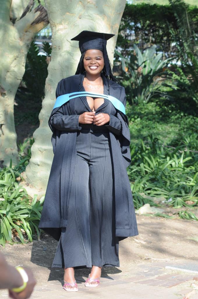 AyandayayaC's tweet photo. "Alexa please play moment 4life by Nicki Minaj ft Drake"
#Dut2022graduation https://t.co/GIOT65XsT9