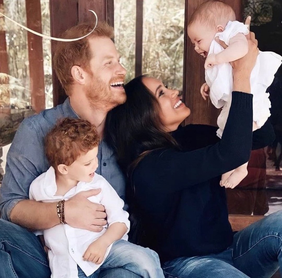 WasioMuhammad's tweet image. Beautiful family.
#PrinceHarryAtTheUN #Meghan #PrinceHarry #PrinceWilliam #RoyalFamily #family #MeghanAndHarry #DukeandDuchessofCambridge #tuesdayvibe