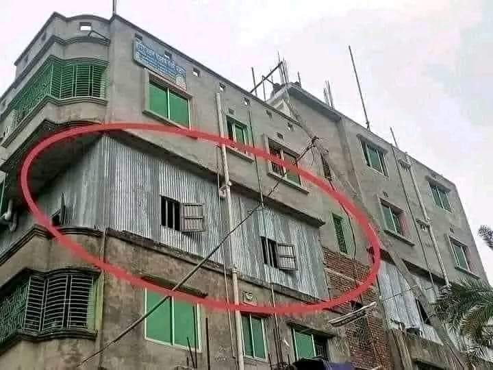 দুই উচ্চবিত্তর মাঝে এক মধ্যবিত্ত 😂