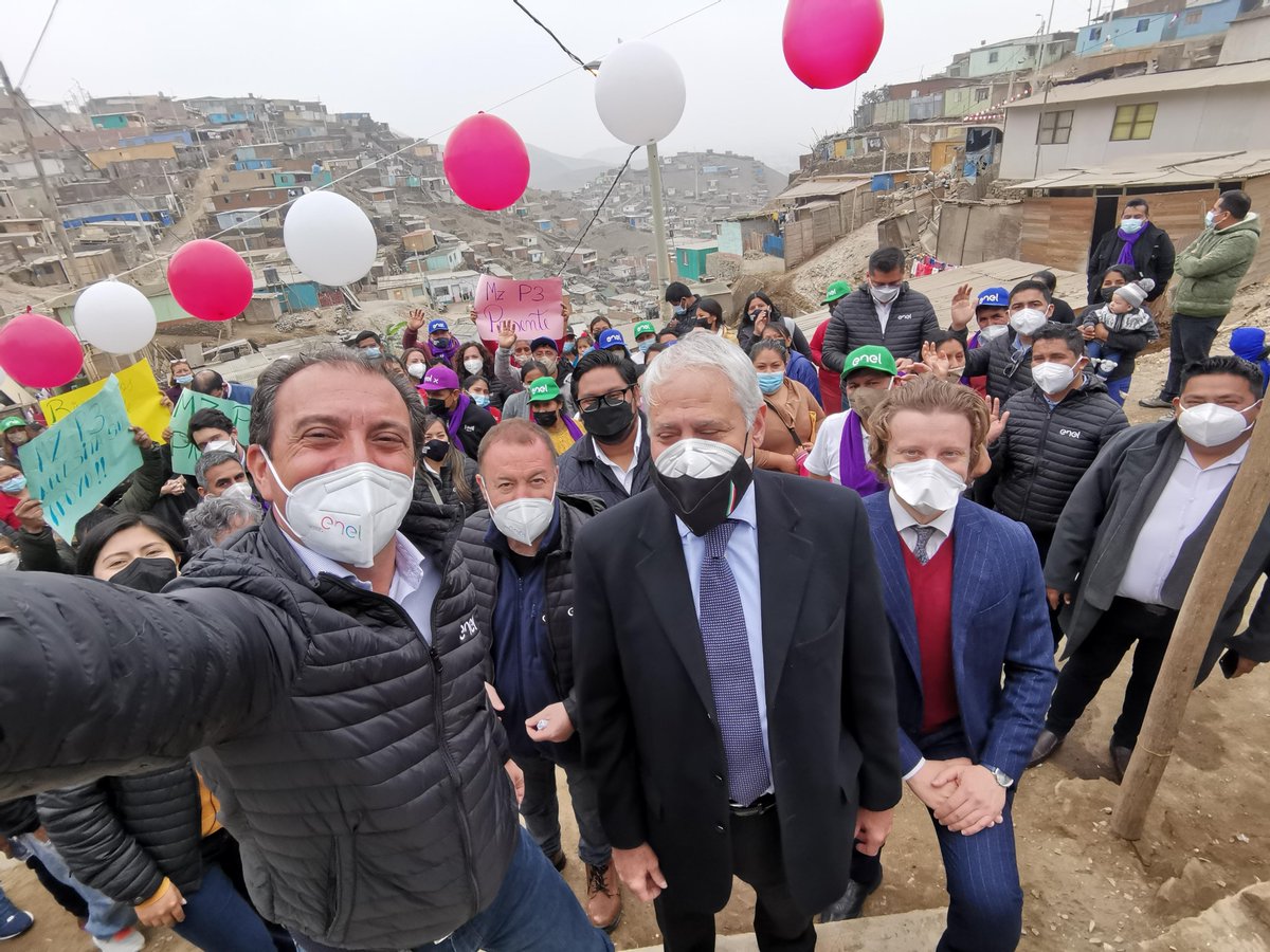 fragale_marco's tweet photo. +300 familias de la comunidad Laderas de Chillón en Puente Piedra, hoy cuentan con energía en sus hogares, negocios y alumbrado público⚡ #EnergíaParaCrecer de @EnelPeru, comprometido con el #desarrollo de más personas, celebra un logro más👏🏼 ¡Sí se puede! @mbezzeccheri https://t.co/5tfFzGF27D