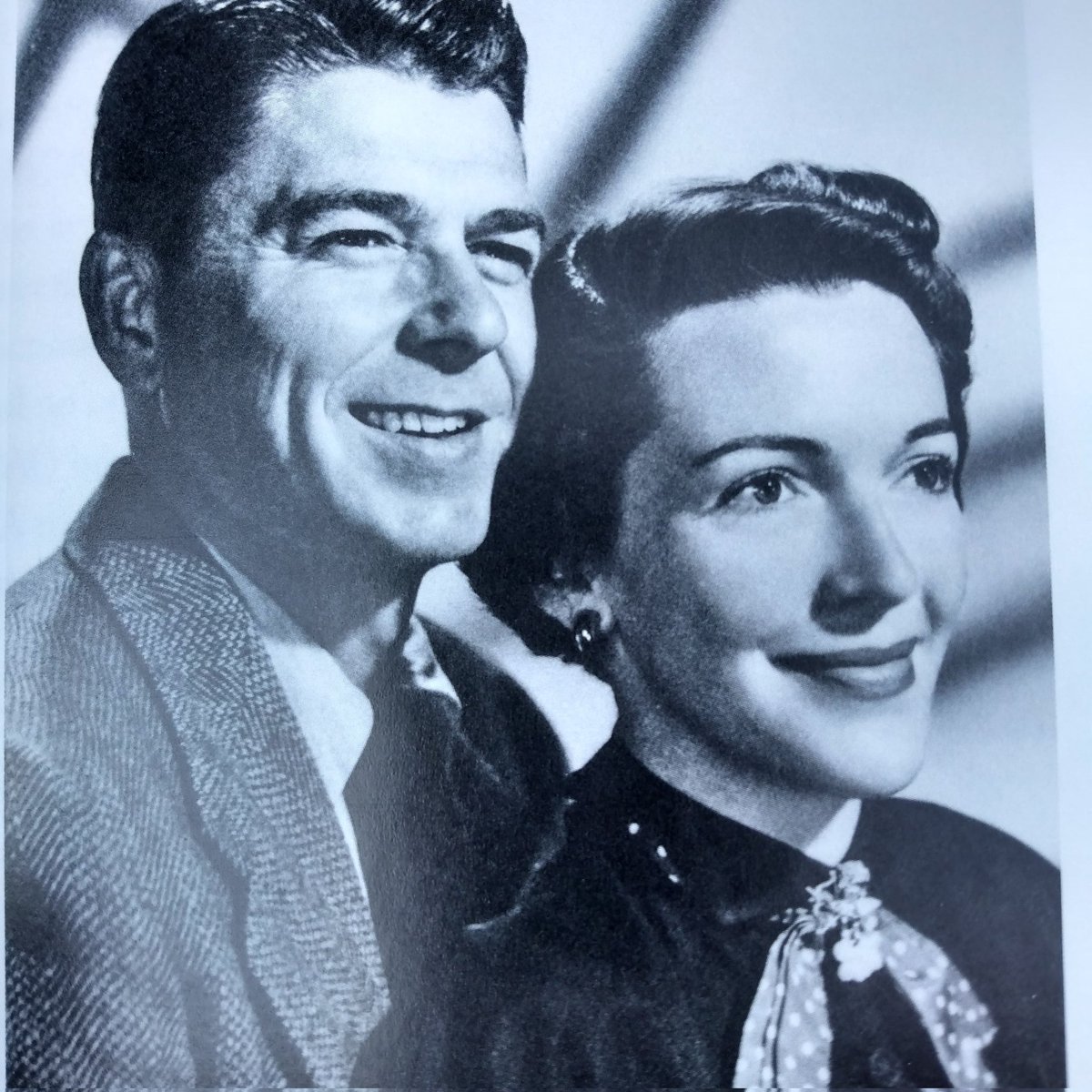 GIPPER1992's tweet photo. Ronald Reagan and Nancy Davis'engagement photo (January 1952). Married on March 4, 1952.
🇺🇸 🦅 🐘 🇺🇸 🦅 🐘🇺🇸 🦅 🐘 🇺🇸 🦅 🐘 https://t.co/YBLuJaEoej