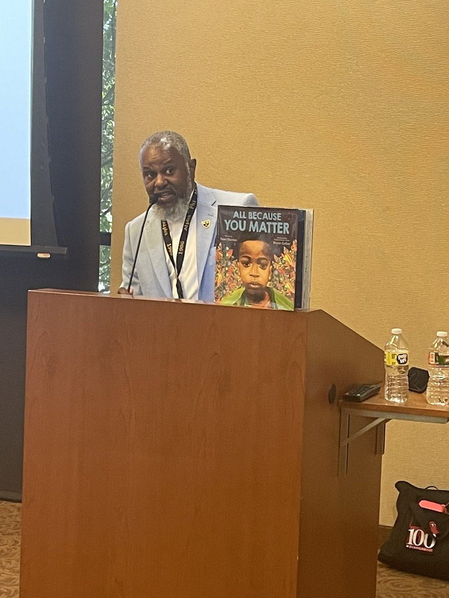 DrAmanda_SD858's tweet photo. Amazing culturally responsive conversation about students’ experiences&amp;literacy📕. 
RCOE Bringing Equity Into Every Class “Our kids need teachers in their life that believe in them. I know teachers who are passionate about investing in their students.”@JoyceJamerson #EquityRivCo https://t.co/lSj2IXEXcJ