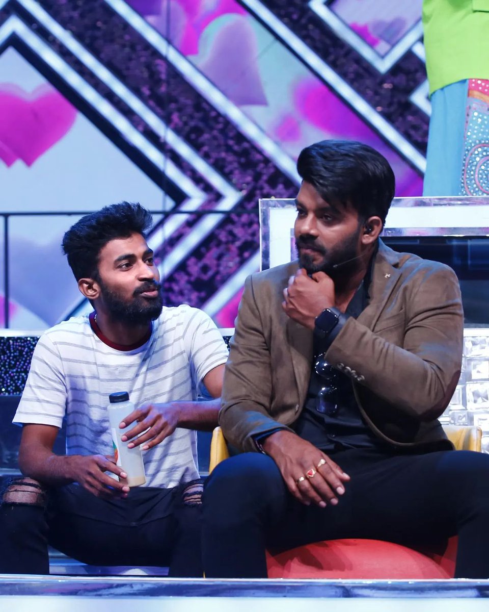 RajeshN07270926's tweet photo. 💙💙💙💙💙
#Sudigalisudheer 
#withsudheer
#supersingerjunior 
#StarMaa 
#sudheeranandbayana https://t.co/pqkcZxkQPC