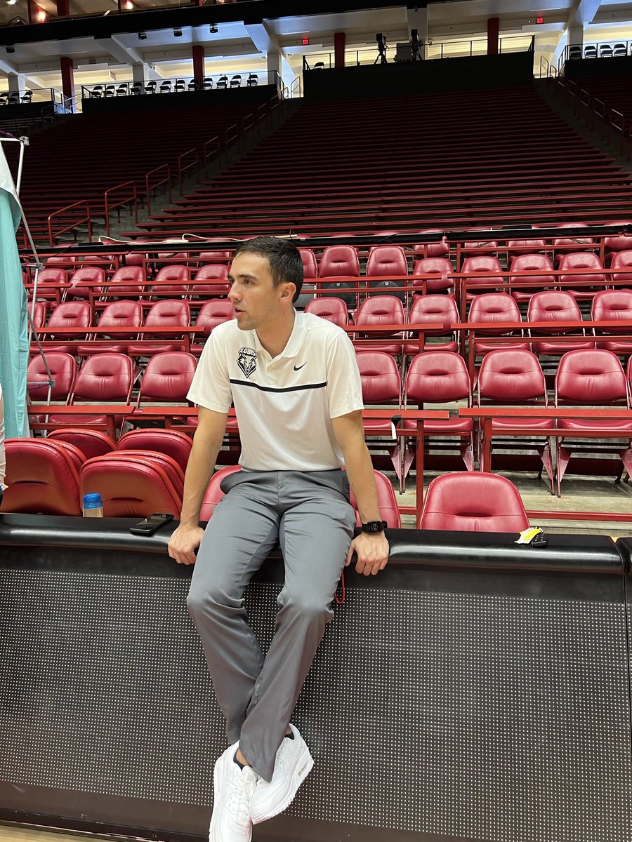 coach_bmase's tweet image. Big time guy that makes things happen @RyanDBerryman Is a beast in the community and with the @UNMLOBOS He can do it all @Enchantment_TBT @thetournament  I had to show my guys some high major love. #TBT