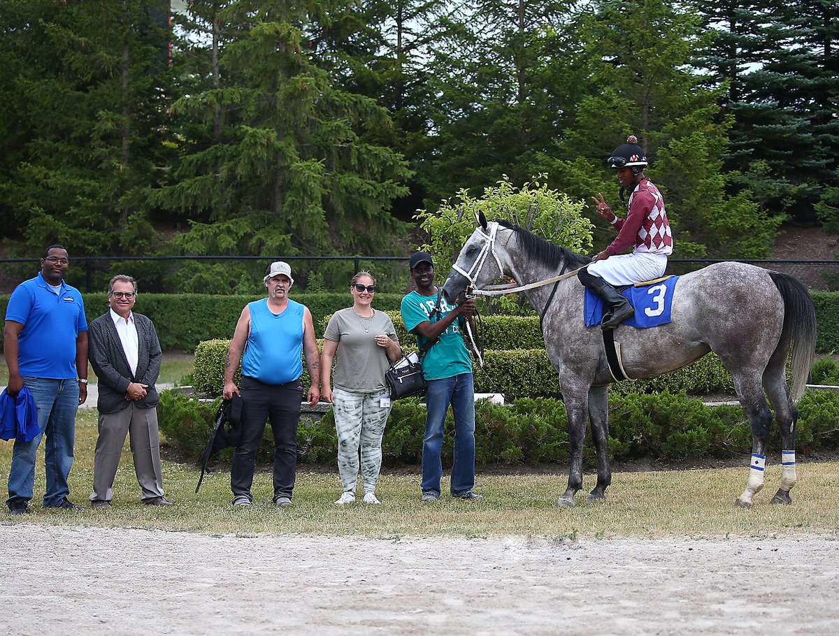 AjaxStorage's tweet photo. Great day at @AjaxDowns. #selfstorage #vaultra #HorseRacing #ajax #CommunityEngagement https://t.co/41JcgtXIqh