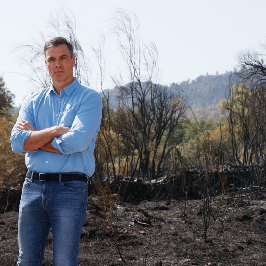 - Hola Pedro, ¿vienes a ayudar con los fuegos?
- No
- ¿Y esa manguera?